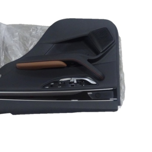 Right rear door trim panel assembly – Deep Black 5