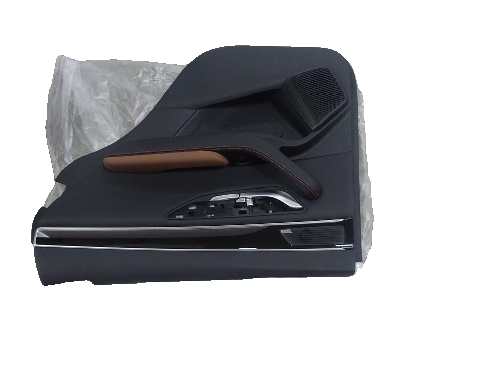 Right rear door trim panel assembly - Deep Black 5